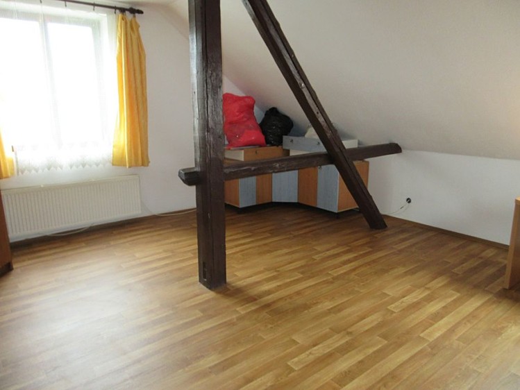 Dražba rodinného domu 225 m², pozemek 1 674 m² - foto 4