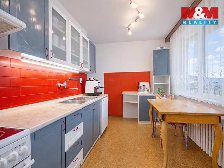 Prodej rodinného domu 236 m², pozemek 666 m² - foto 6