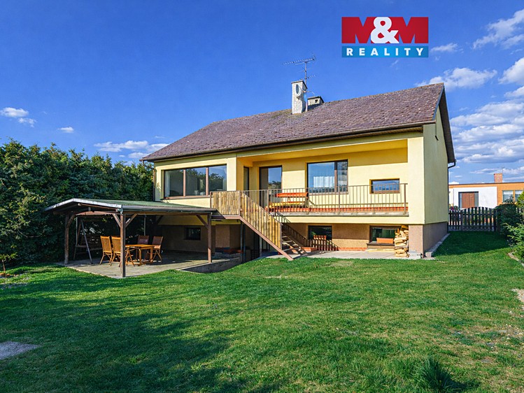 Prodej rodinného domu 236 m², pozemek 666 m² - foto 1