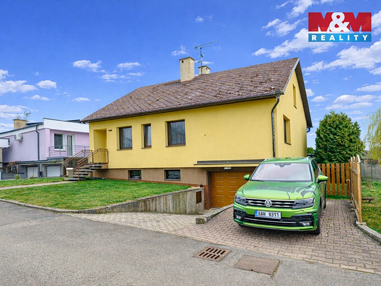 Prodej rodinného domu 236 m², pozemek 666 m² - foto 2