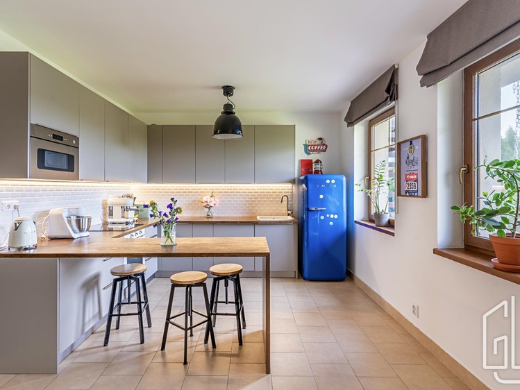 Prodej rodinného domu 303 m², pozemek 900 m² - foto 5