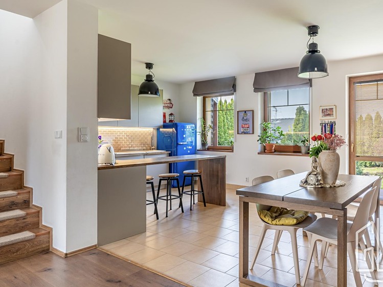 Prodej rodinného domu 303 m², pozemek 900 m² - foto 7