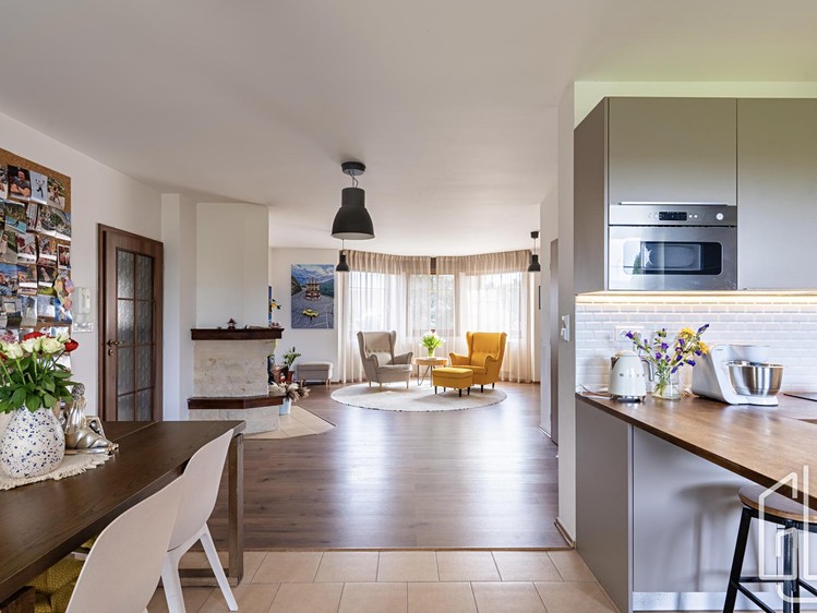 Prodej rodinného domu 303 m², pozemek 900 m² - foto 8