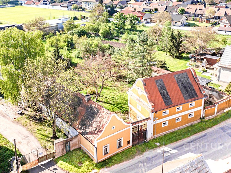 Prodej zemědělské usedlosti 260 m², pozemek 4 336 m² - foto 1