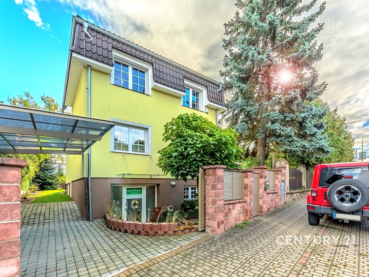 Prodej rodinného domu 198 m², pozemek 425 m² - foto 1