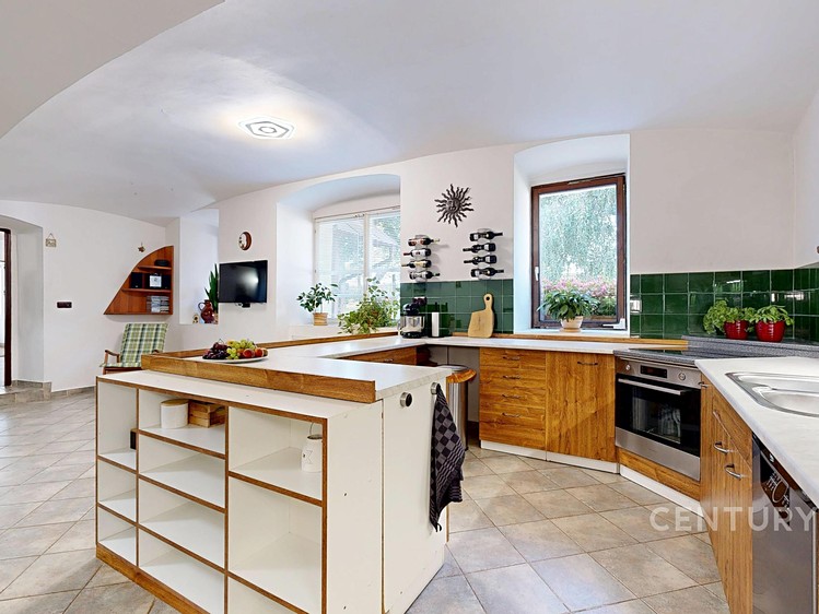 Prodej vícegeneračního domu 544 m², pozemek 7 425 m² - foto 7