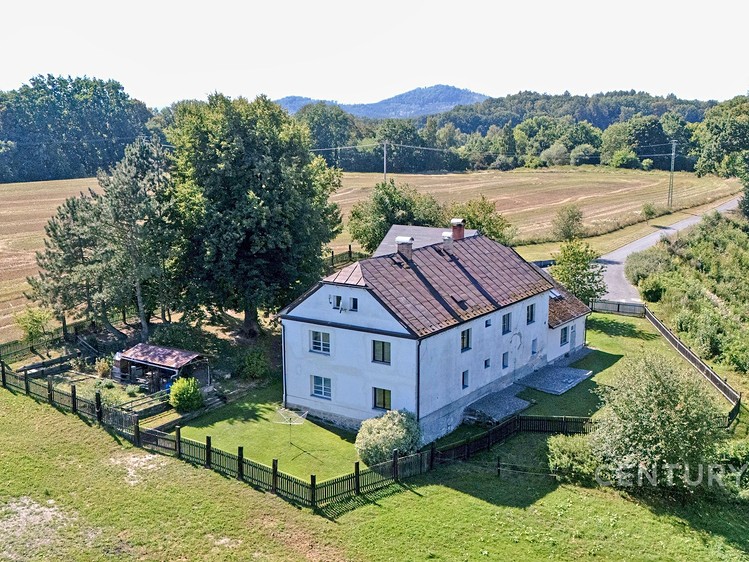 Prodej vícegeneračního domu 544 m², pozemek 7 425 m² - foto 1
