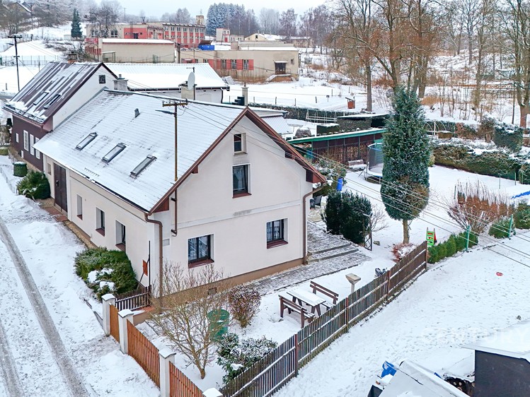 Prodej rodinného domu 145 m², pozemek 848 m² - foto 1