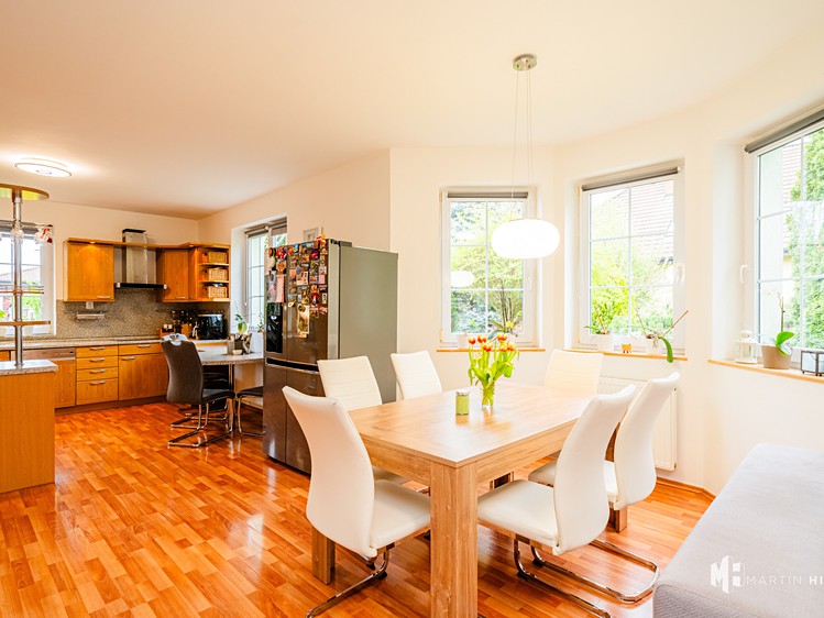 Prodej rodinného domu 237 m², pozemek 803 m² - foto 8