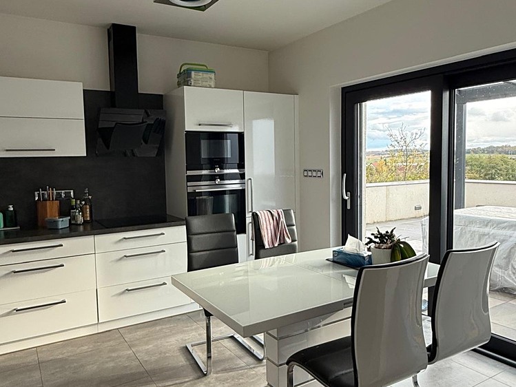 Prodej  vícegeneračního domu 327 m², pozemek 924 m² - foto 4