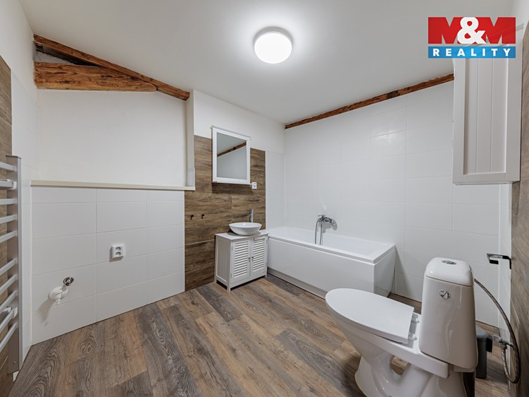 Prodej rodinného domu 327 m², pozemek 220 m² - foto 8