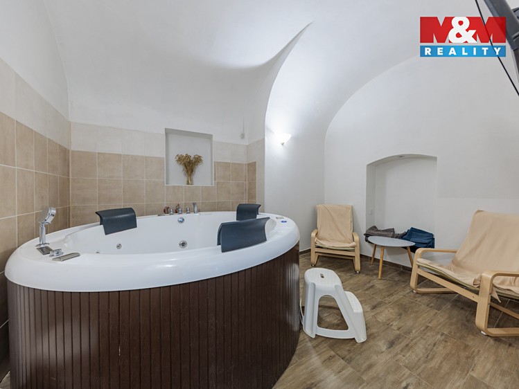 Prodej rodinného domu 327 m², pozemek 220 m² - foto 3