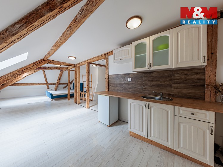 Prodej rodinného domu 327 m², pozemek 220 m² - foto 5