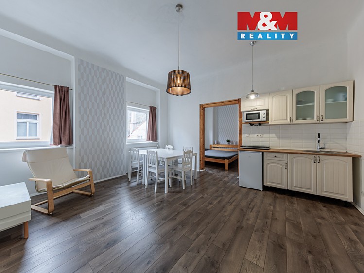 Prodej rodinného domu 327 m², pozemek 220 m² - foto 1
