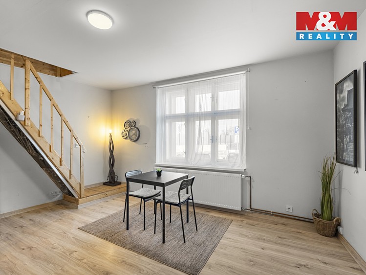 Prodej rodinného domu 172 m², pozemek 126 m² - foto 2