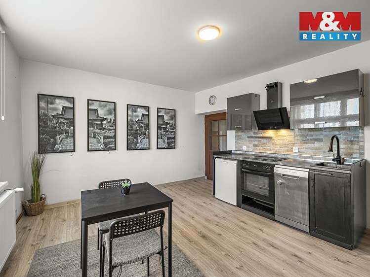 Prodej rodinného domu 172 m², pozemek 126 m² - foto 3