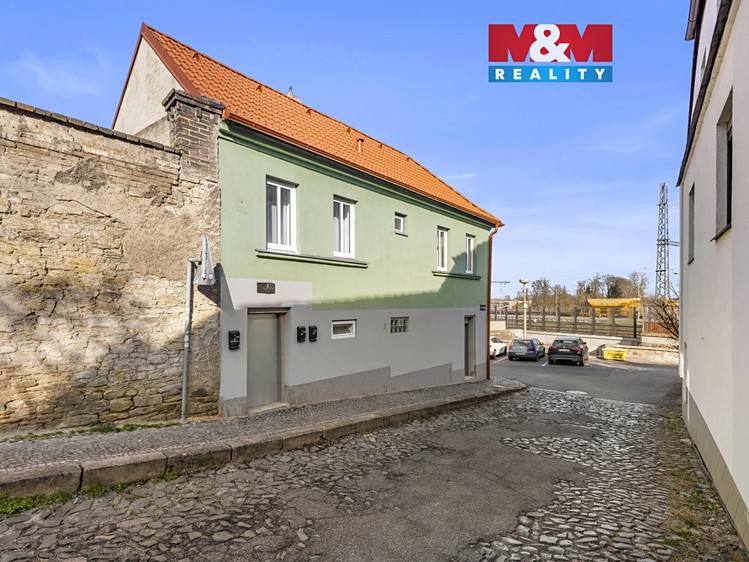 Prodej rodinného domu 172 m², pozemek 126 m² - foto 1
