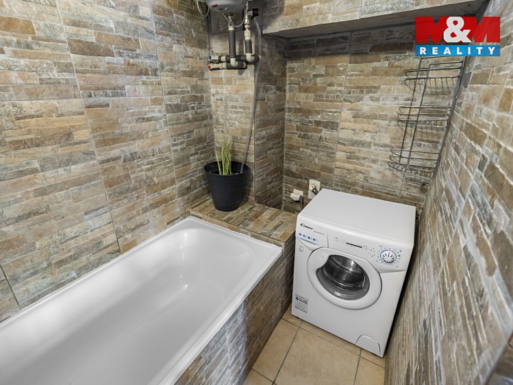 Prodej rodinného domu 172 m², pozemek 126 m² - foto 6