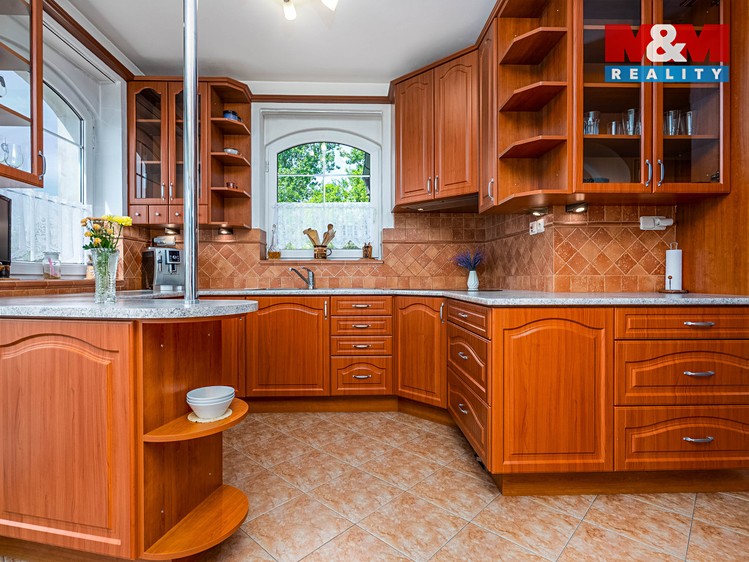 Prodej  rodinného domu 236 m², pozemek 1 138 m² - foto 6