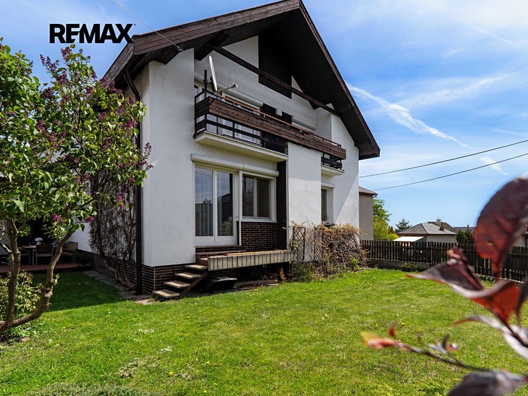 Prodej rodinného domu 235 m², pozemek 248 m² - foto 1