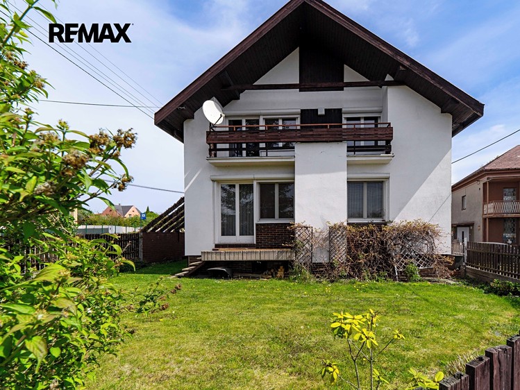 Prodej rodinného domu 235 m², pozemek 248 m² - foto 2