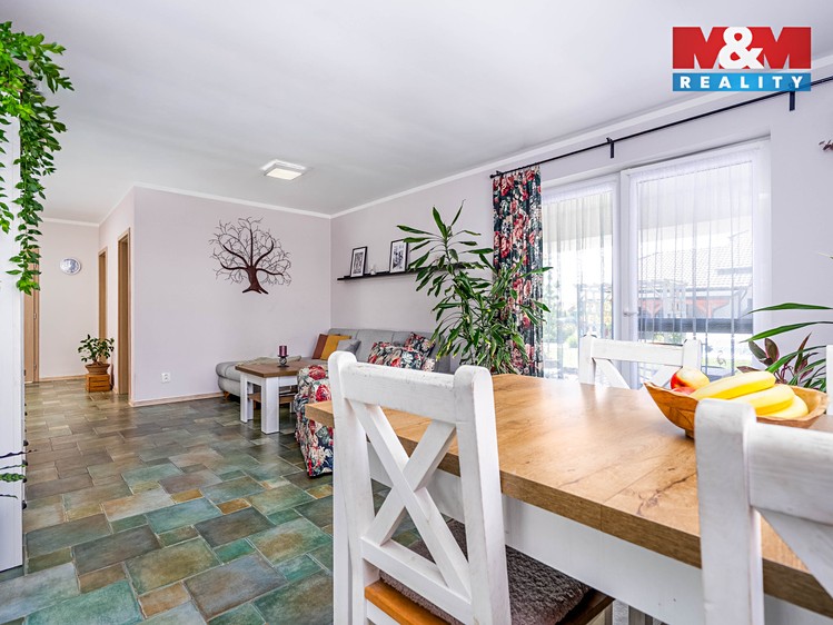 Prodej rodinného domu 104 m², pozemek 1 091 m² - foto 3