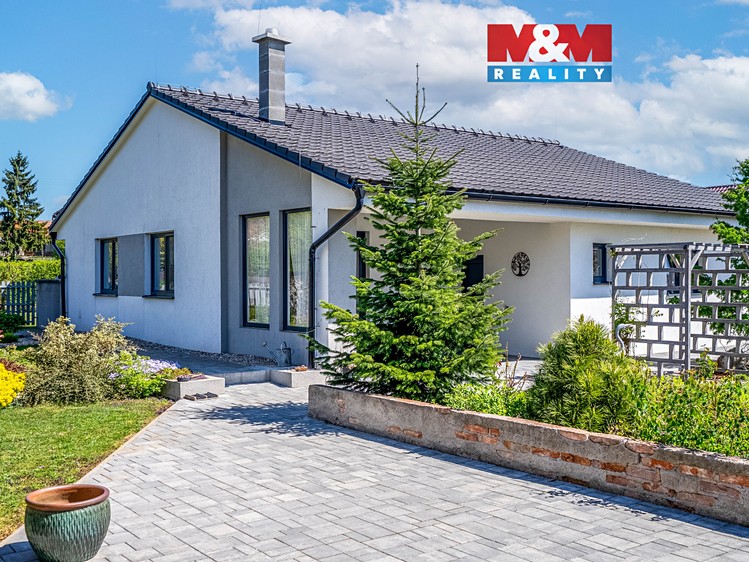 Prodej rodinného domu 104 m², pozemek 1 091 m² - foto 1