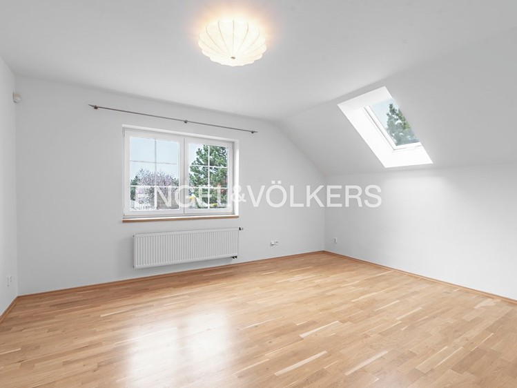 Prodej  rodinného domu 403 m², pozemek 999 m² - foto 8