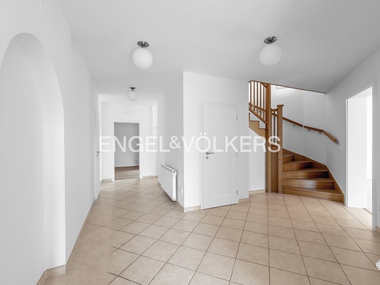 Prodej  rodinného domu 403 m², pozemek 999 m² - foto 5