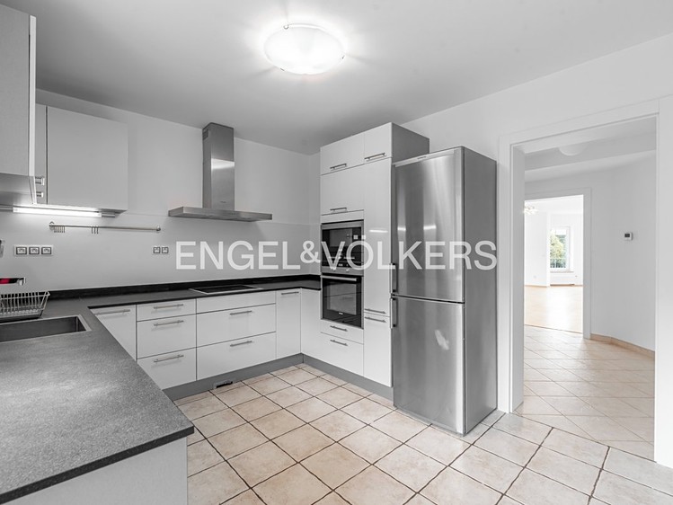 Prodej  rodinného domu 403 m², pozemek 999 m² - foto 4
