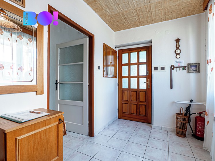 Prodej rodinného domu 191 m², pozemek 818 m² - foto 3