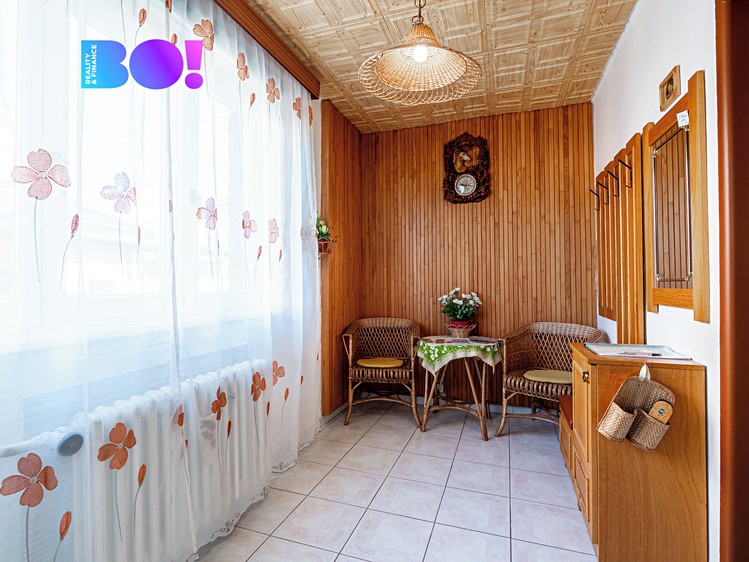 Prodej rodinného domu 191 m², pozemek 818 m² - foto 2