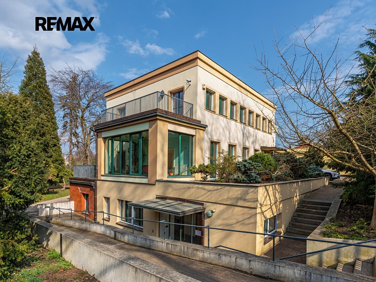 Prodej vily 675 m², pozemek 2 791 m² - foto 1