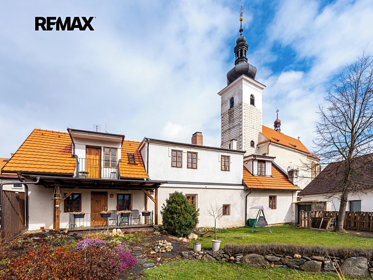 Prodej rodinného domu 340 m², pozemek 545 m² - foto 1