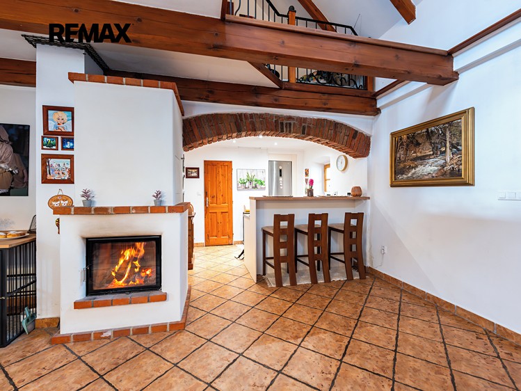 Prodej rodinného domu 340 m², pozemek 545 m² - foto 2