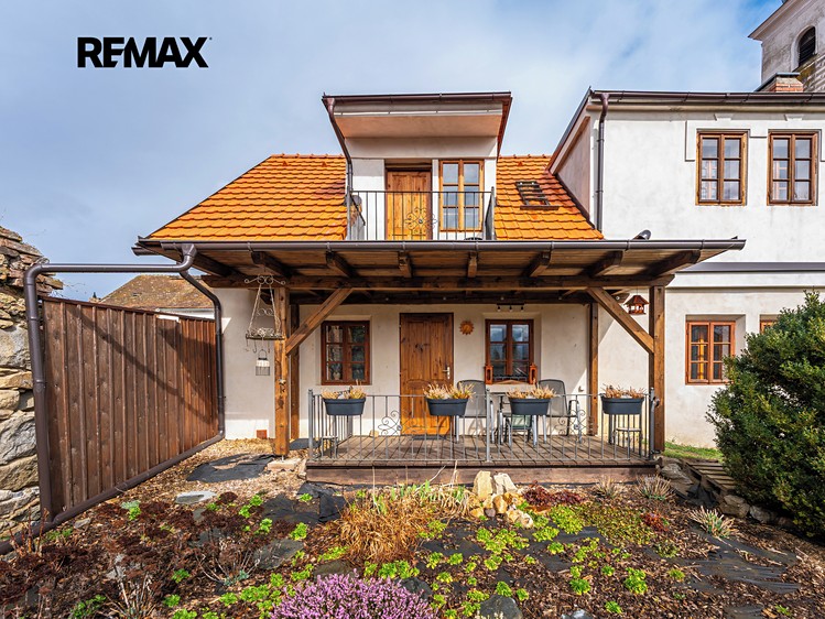 Prodej rodinného domu 340 m², pozemek 545 m² - foto 4