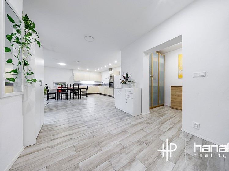 Prodej rodinného domu 200 m², pozemek 1 173 m² - foto 7