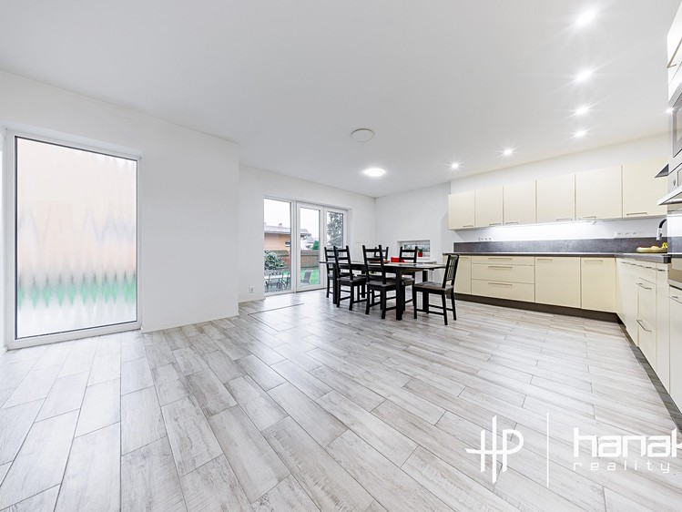 Prodej rodinného domu 200 m², pozemek 1 173 m² - foto 5