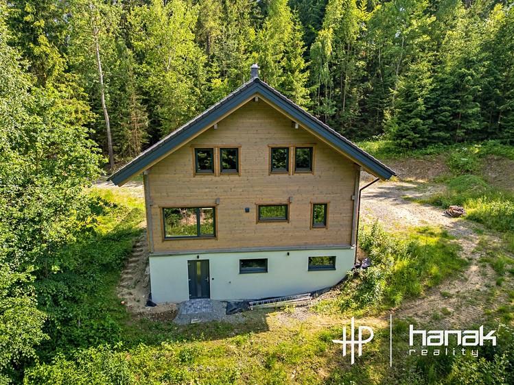 Prodej rodinného domu 121 m², pozemek 2 076 m² - foto 1