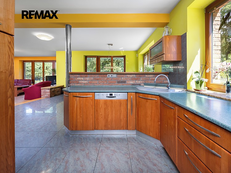 Prodej rodinného domu 280 m², pozemek 1 546 m² - foto 8
