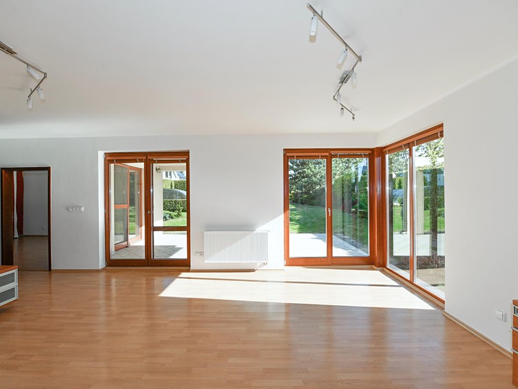 Prodej rodinného domu 270 m², pozemek 1 m² - foto 2