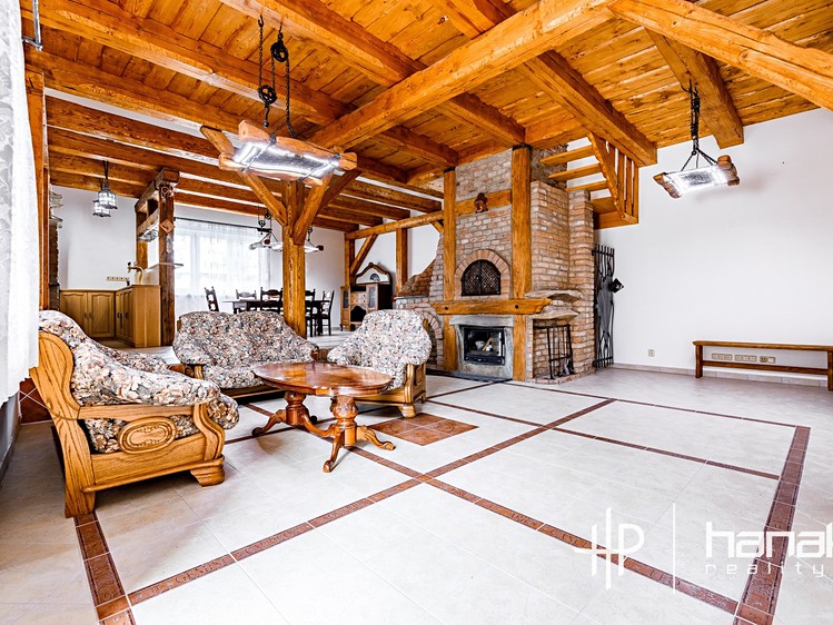 Prodej rodinného domu 335 m², pozemek 3 009 m² - foto 2
