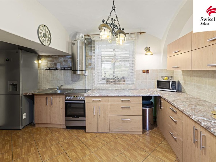 Prodej rodinného domu 158 m², pozemek 988 m² - foto 2