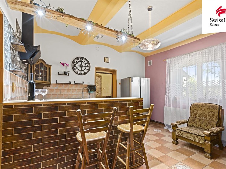 Prodej rodinného domu 158 m², pozemek 988 m² - foto 1