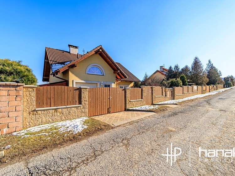 Prodej rodinného domu 146 m², pozemek 689 m² - foto 1