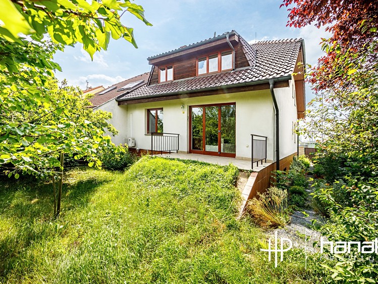 Prodej rodinného domu 240 m², pozemek 641 m² - foto 3