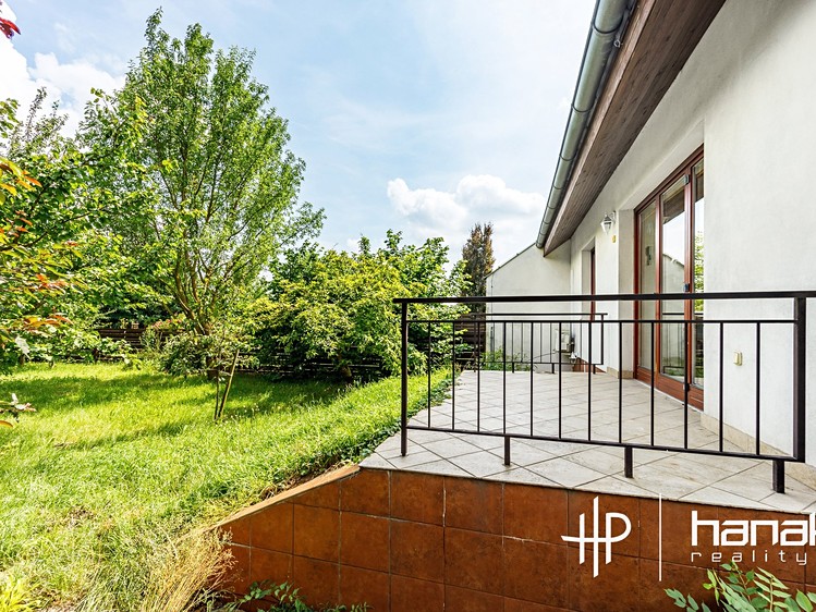 Prodej rodinného domu 240 m², pozemek 641 m² - foto 4