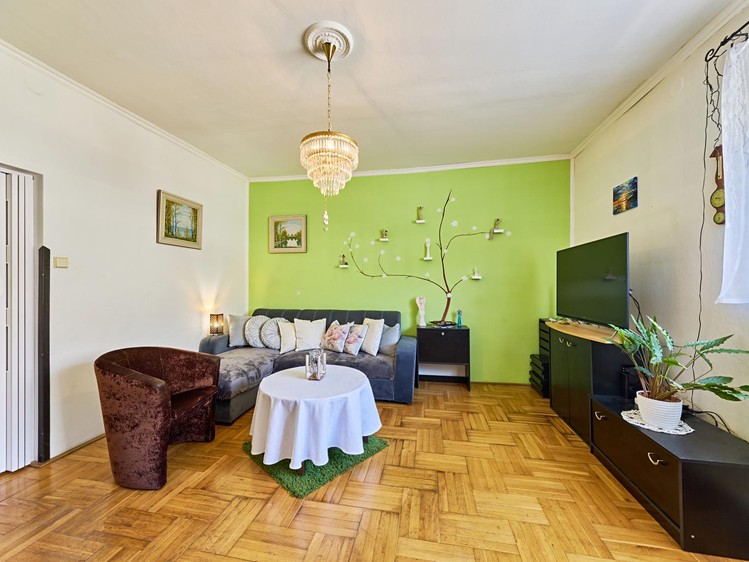 Prodej rodinného domu 274 m², pozemek 796 m² - foto 6