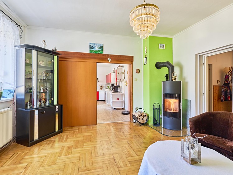 Prodej rodinného domu 274 m², pozemek 796 m² - foto 7
