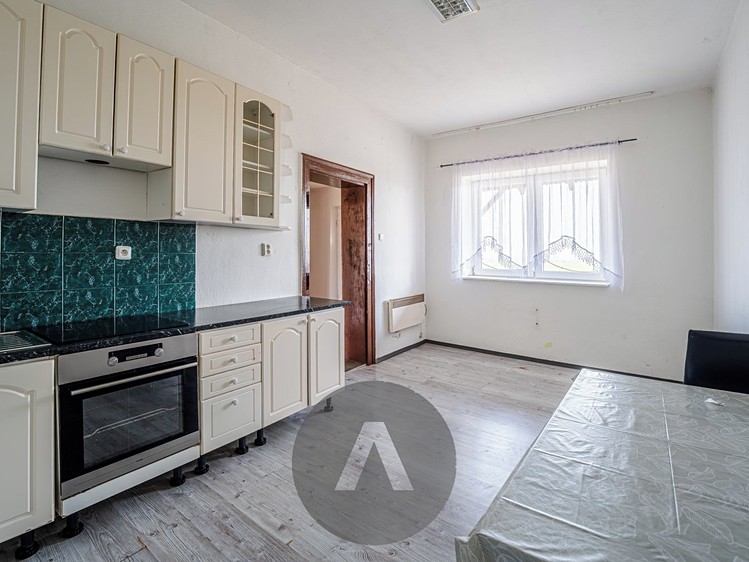Prodej rodinného domu 150 m², pozemek 831 m² - foto 1